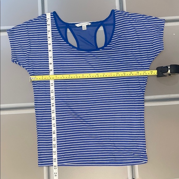 American Eagle Tee With Cutouts on Back - Picture 3 of 6